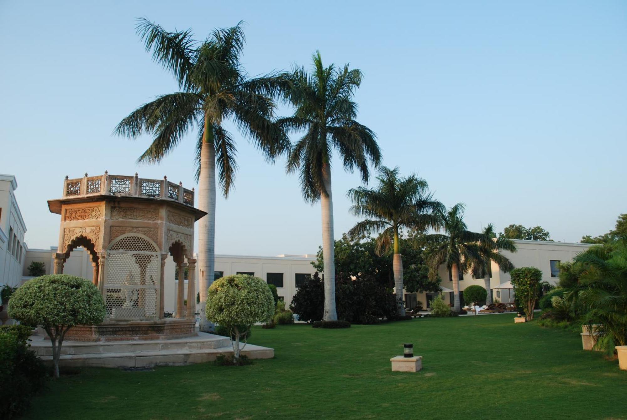 Hotel The Lalit Temple View Khajurāho Zewnętrze zdjęcie