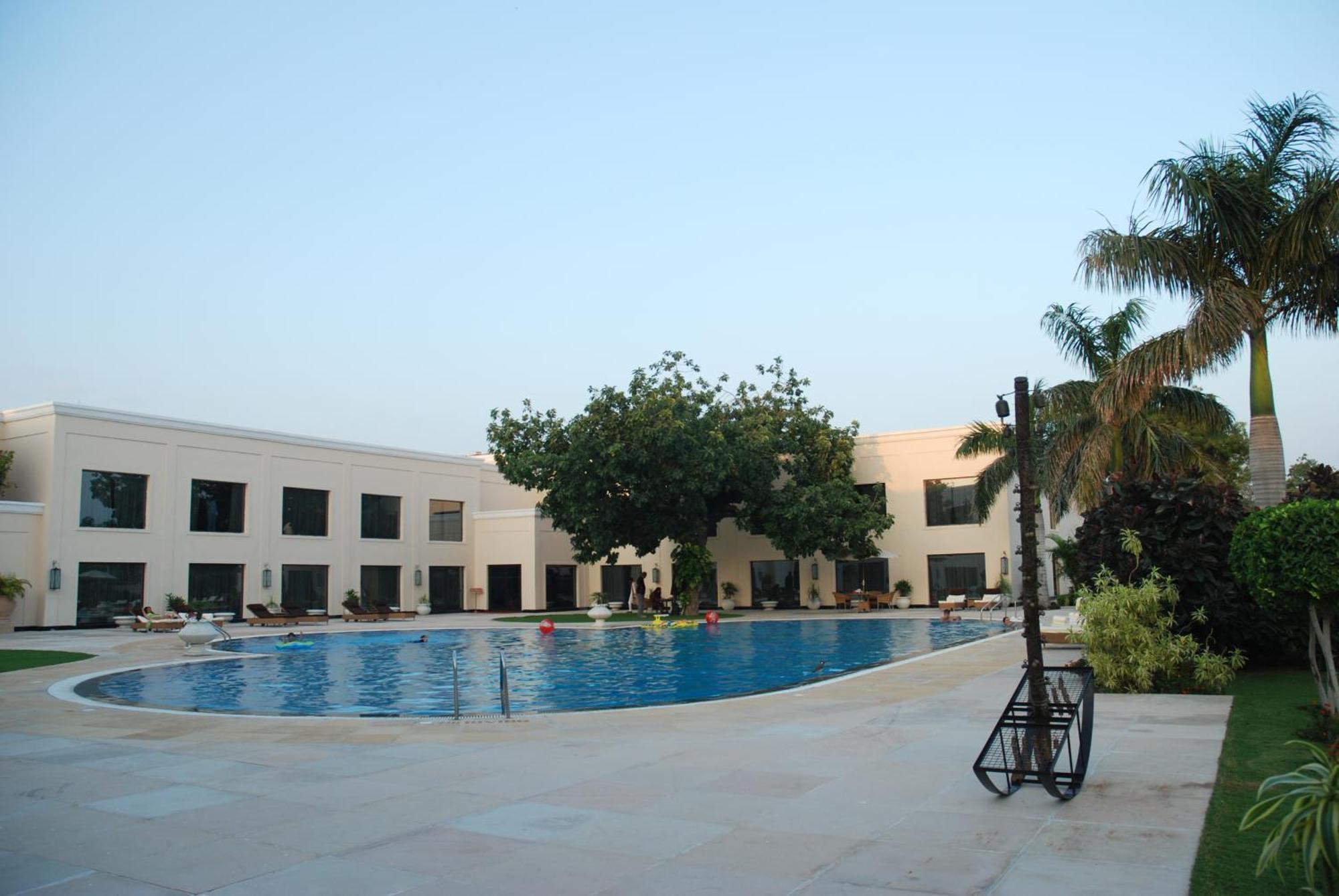 Hotel The Lalit Temple View Khajurāho Zewnętrze zdjęcie