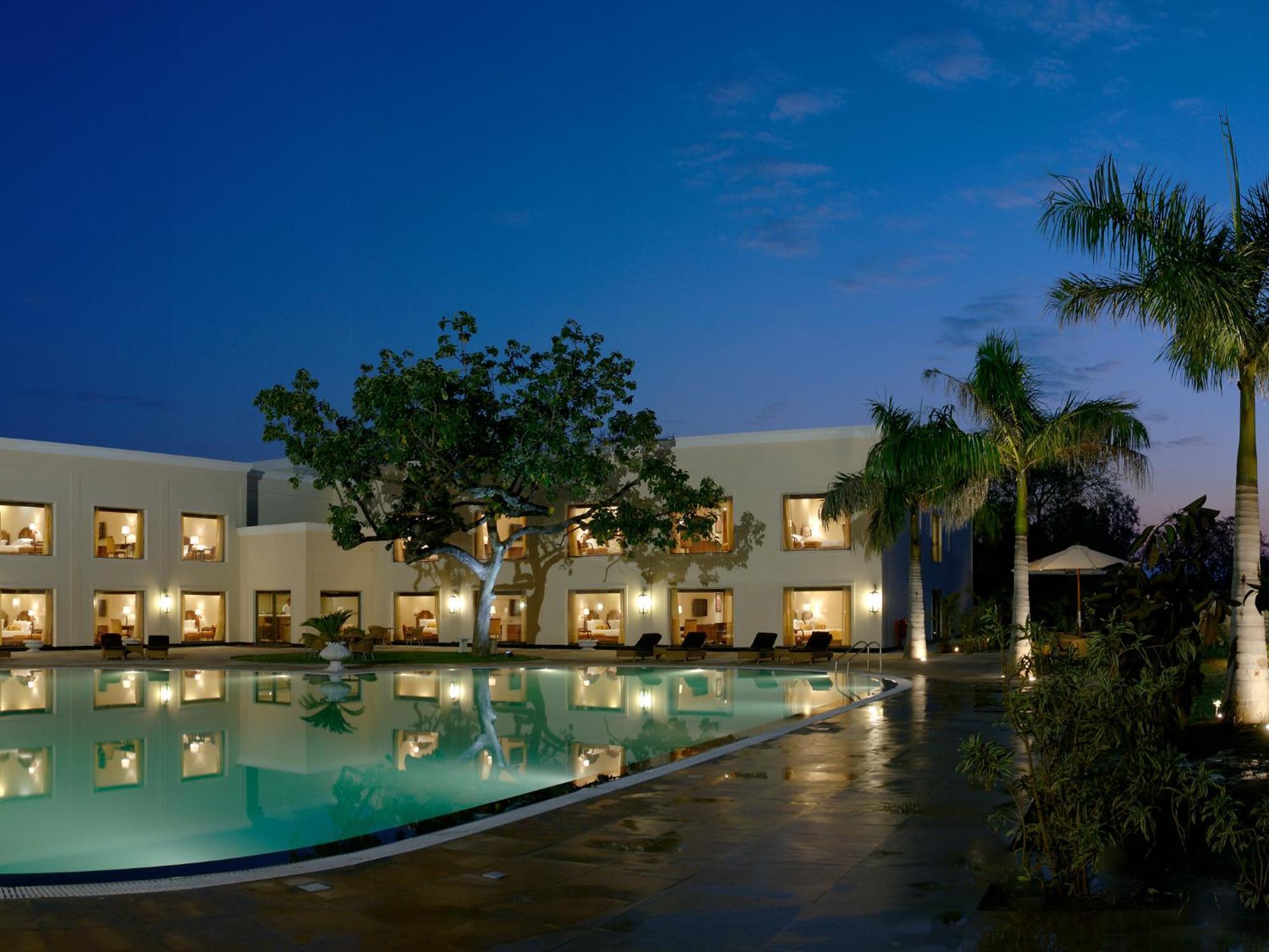 Hotel The Lalit Temple View Khajurāho Zewnętrze zdjęcie