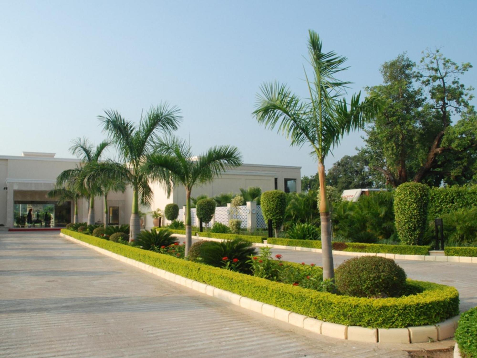 Hotel The Lalit Temple View Khajurāho Zewnętrze zdjęcie