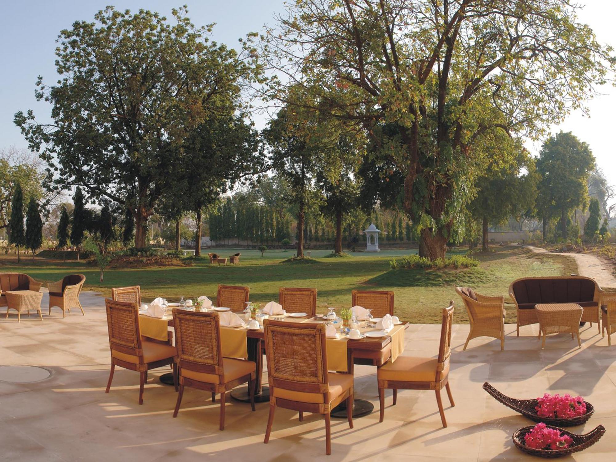 Hotel The Lalit Temple View Khajurāho Zewnętrze zdjęcie