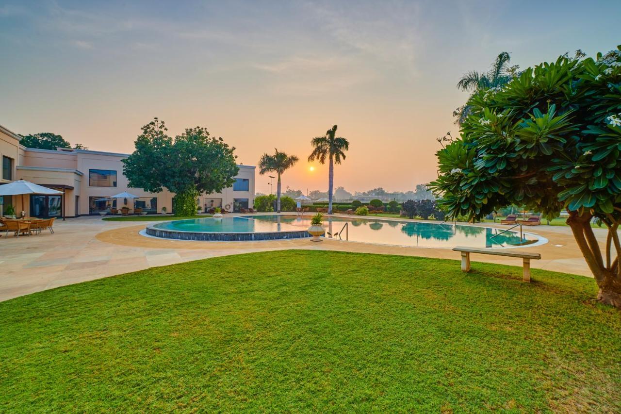 Hotel The Lalit Temple View Khajurāho Zewnętrze zdjęcie